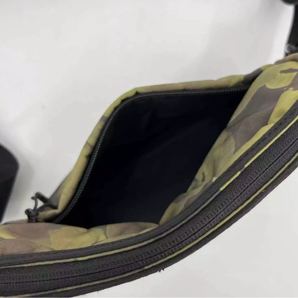 Ganni Green & Black Crossbody Bag Versatile & Stylish - Picture 12 of 16